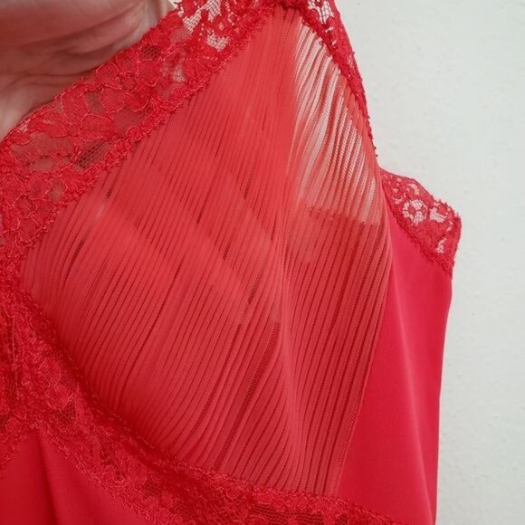 Vintage Vanity Fair nightgown 1950's pleated trim red - Picture 3 of 13
